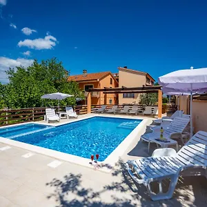 e-m-apartments-with-private-pool.in-istria.net/